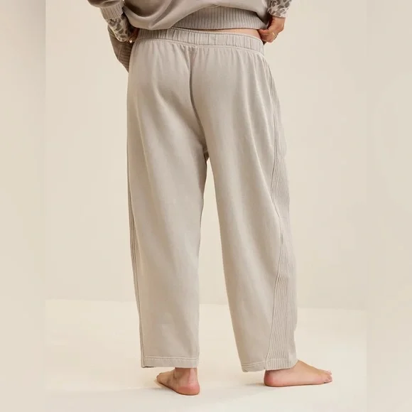 Aerie Oh Snap! Barrel Sweatpant in Stone Harbor Large - Picture 2 of 9
